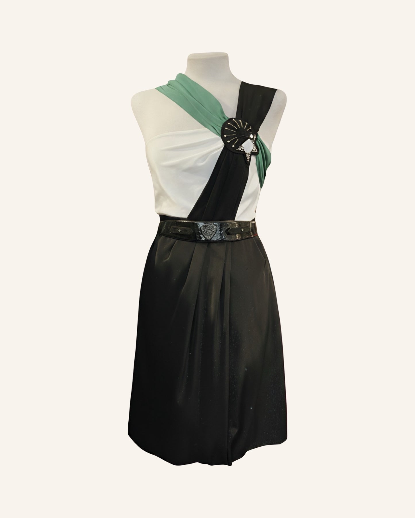 Kleid mit Lackgürtel S